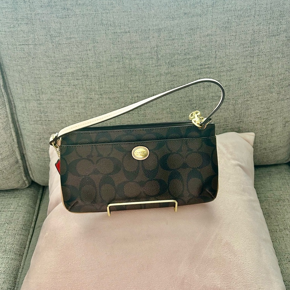 🎁NWOT🎁Coach🎁Large Wristlet :Pouch with full carry strap🎁